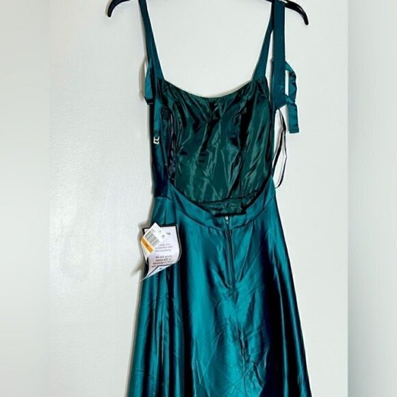 B DARLIN Juniors' Open-Back Gown, evening dress hunter size 3/4 - Picture 9 of 10